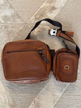 Vélez 100% leather brown Fanny pack with USB port